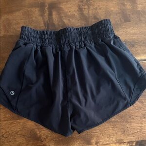 Lululemon Women's Hotty Hot High Rise lined Shorts 2.5” in black
